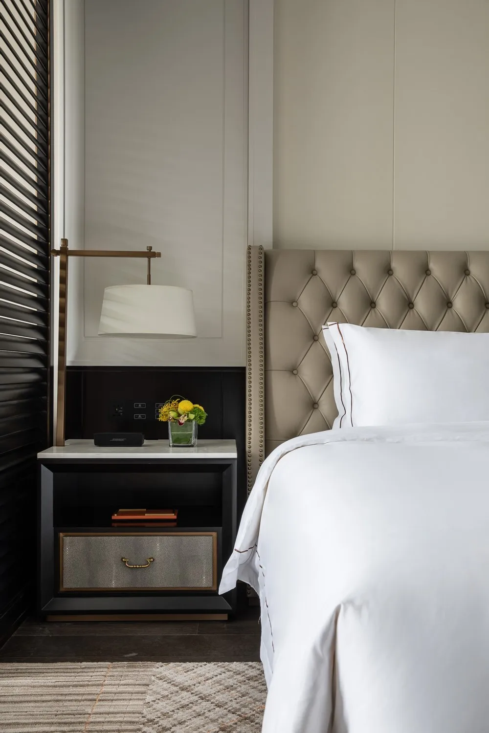 Modern Hotel Suite Furniture Hotel Design Suite King-Size Bed Suite King-Size Bed Suitcase Stand High-End Hotel Suite Furniture - Image 11