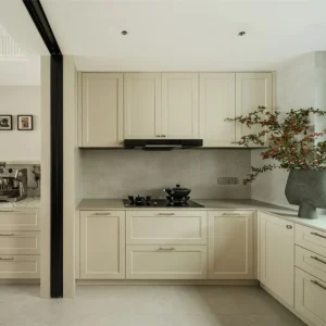 Hot Selling Classic Custom Solid Wood Design White Lacquer Style Kitchen Cabinets 3D Interior Design Villa Apartment