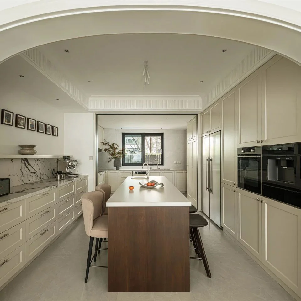 Hot Selling Classic Custom Solid Wood Design White Lacquer Style Kitchen Cabinets 3D Interior Design Villa Apartment - Image 3