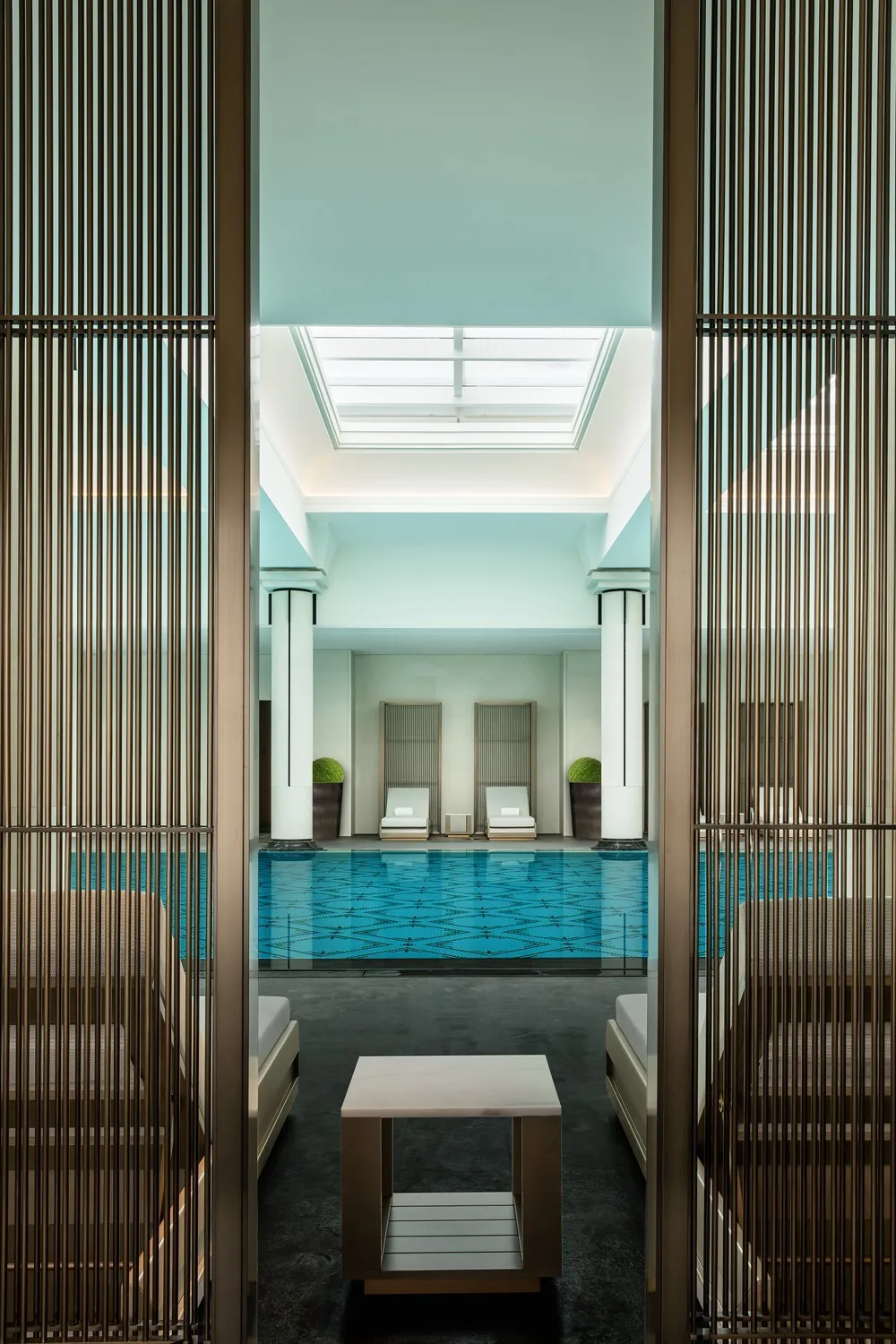 Modern Hotel Suite Furniture Hotel Design Suite King-Size Bed Suite King-Size Bed Suitcase Stand High-End Hotel Suite Furniture - Image 15