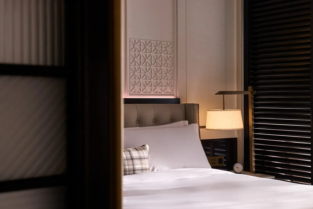 Modern Hotel Suite Furniture Hotel Design Suite King-Size Bed Suite King-Size Bed Suitcase Stand High-End Hotel Suite Furniture - Image 2