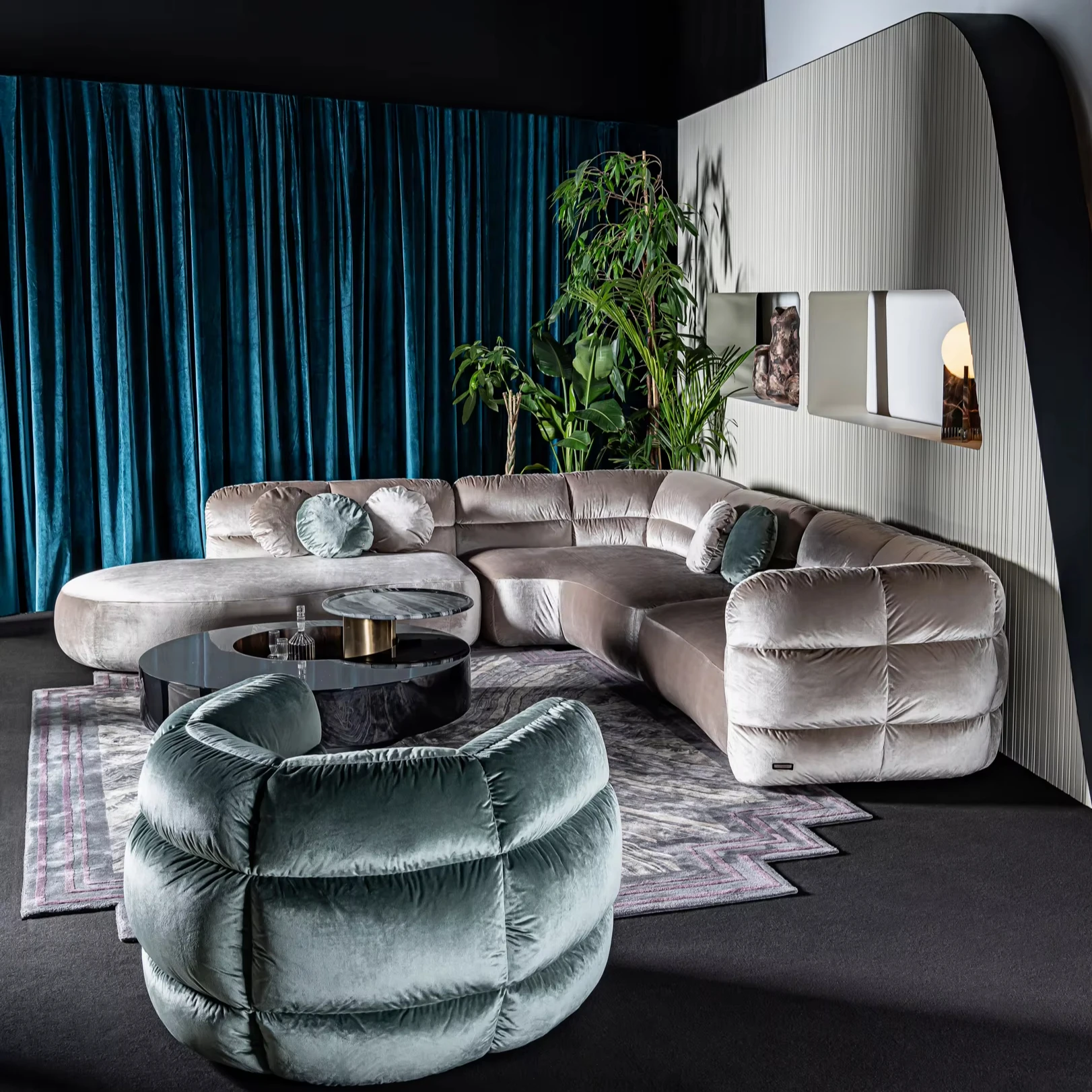 Nordic Style Three-Seater Chesterfield Sofa Deep Blue Velvet Designer Island Sofas for Home Luxury for Hotels