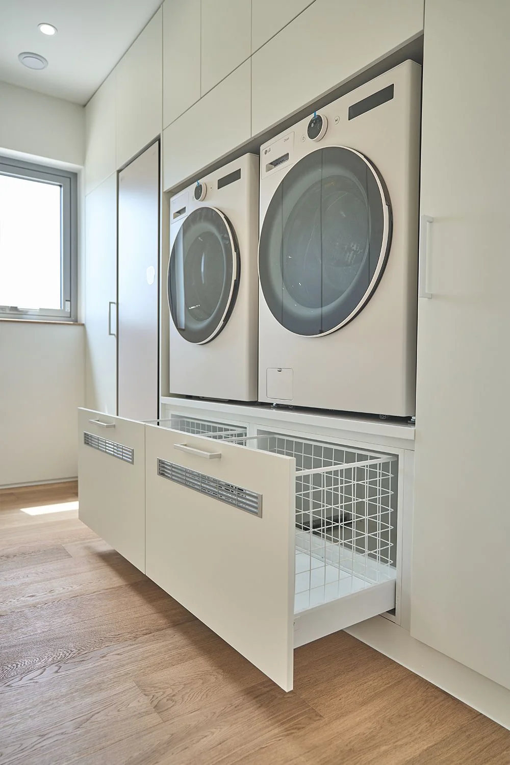 Villa Laundry Room Built-in Washing Machine Apartment Laundry Cabinet with Drawer Custom Storage Cabinet Laundry Room with Sink - Image 6
